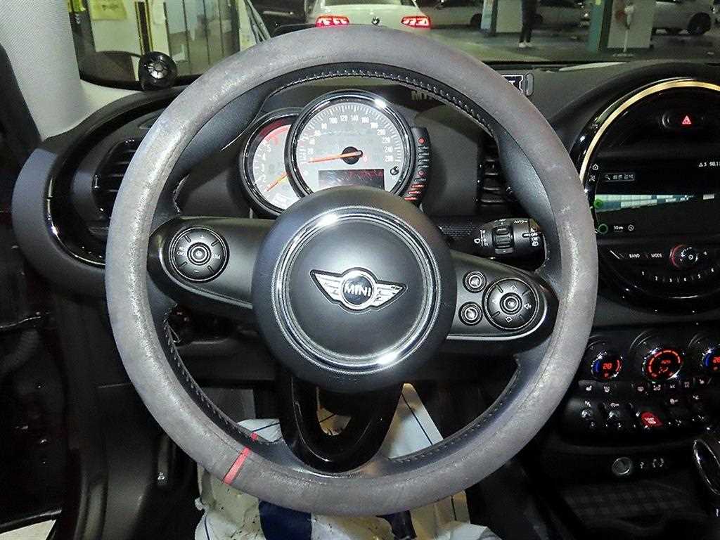 Mini Clubman - Vista 8