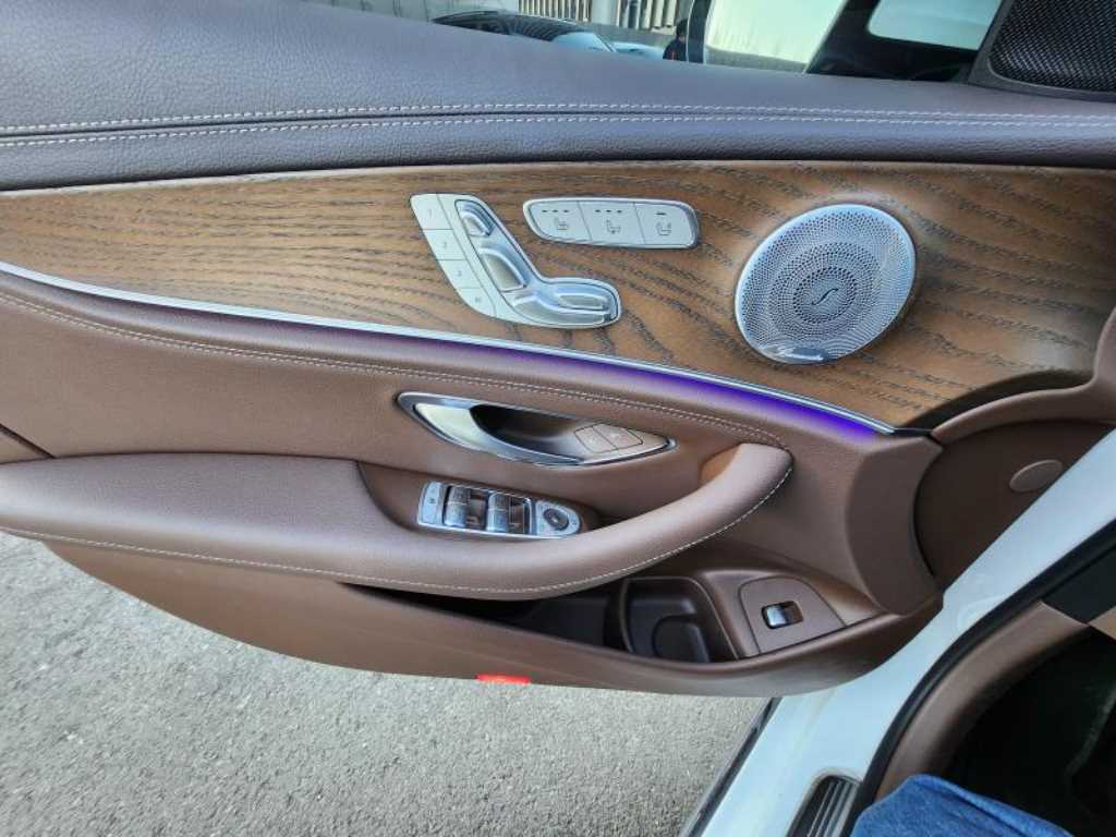 Mercedes Benz E class - Vista 10