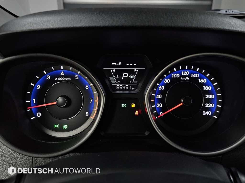 HYUNDAI Avante - Vista 8