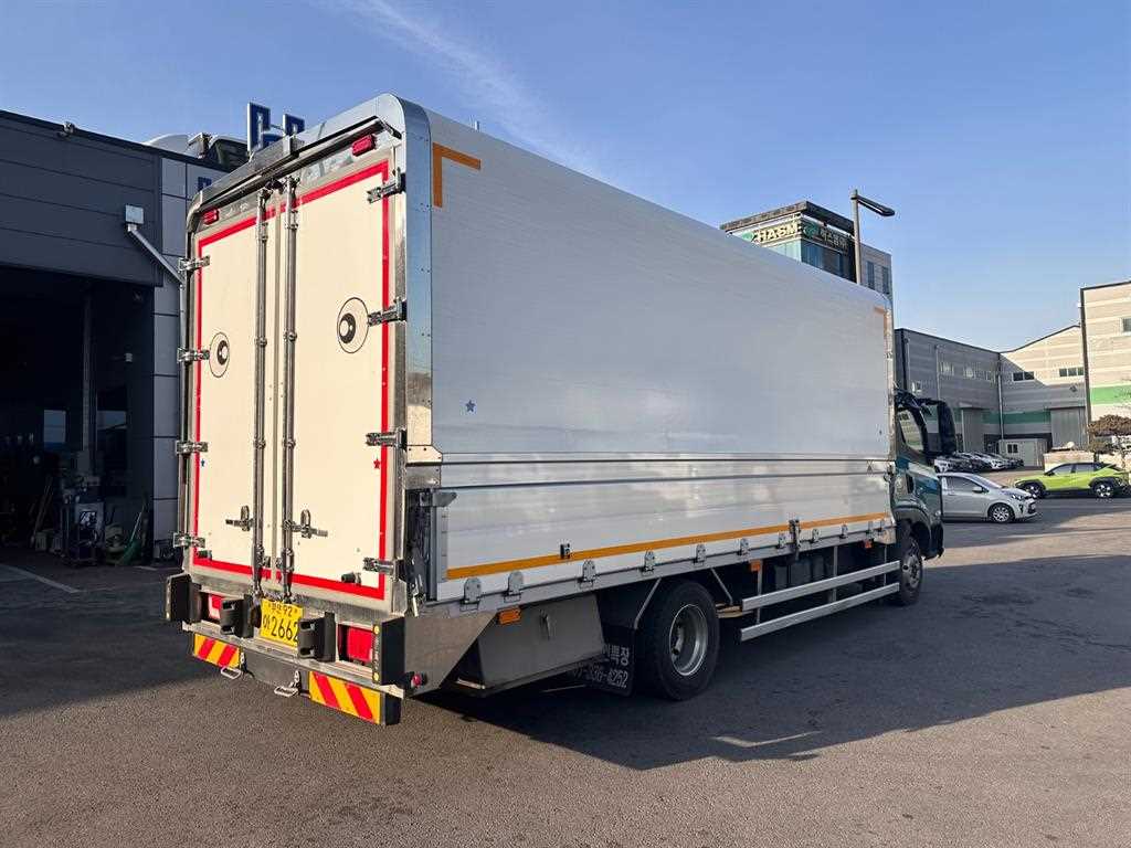 medium and large cargo truck - Vista 5