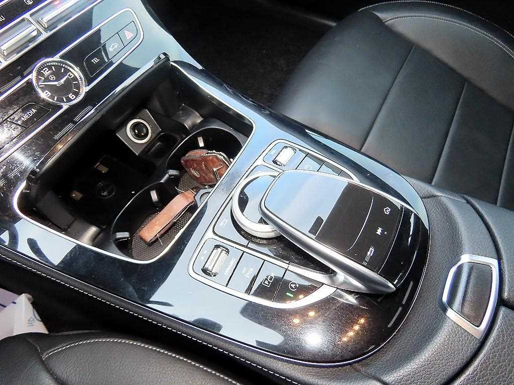 Mercedes Benz E class - Vista 11