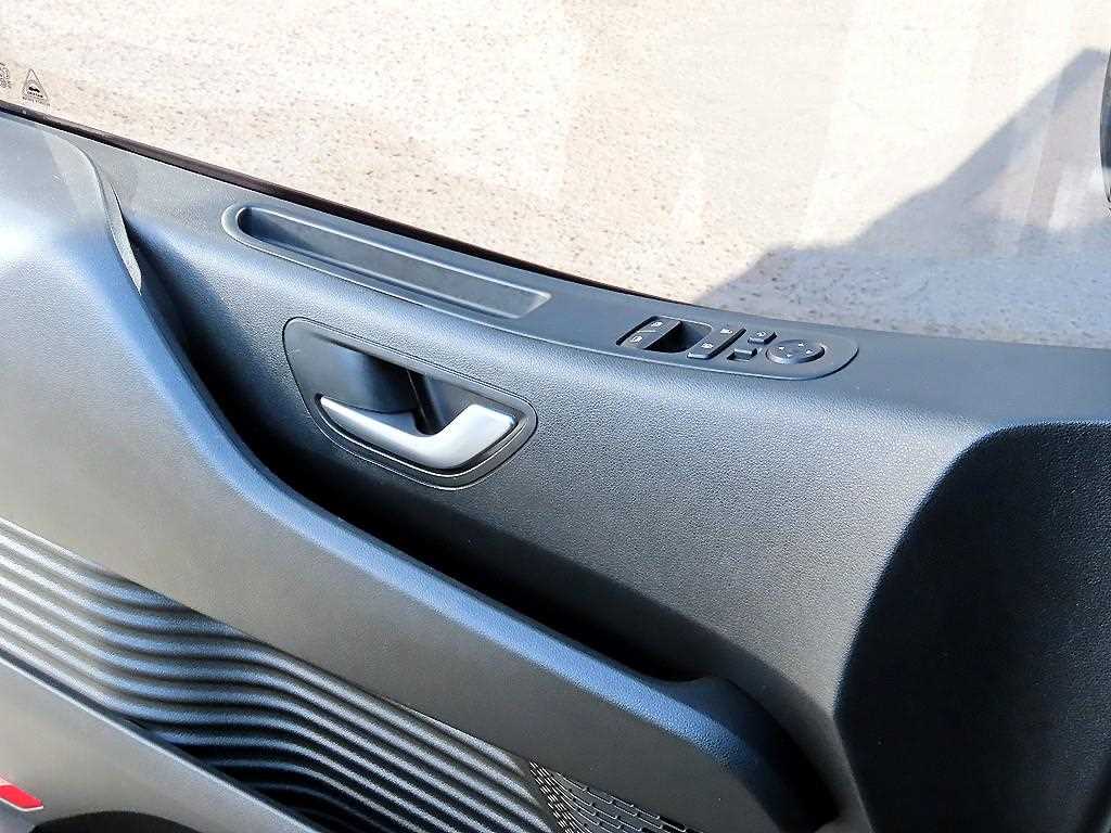 HYUNDAI Staria - Vista 12