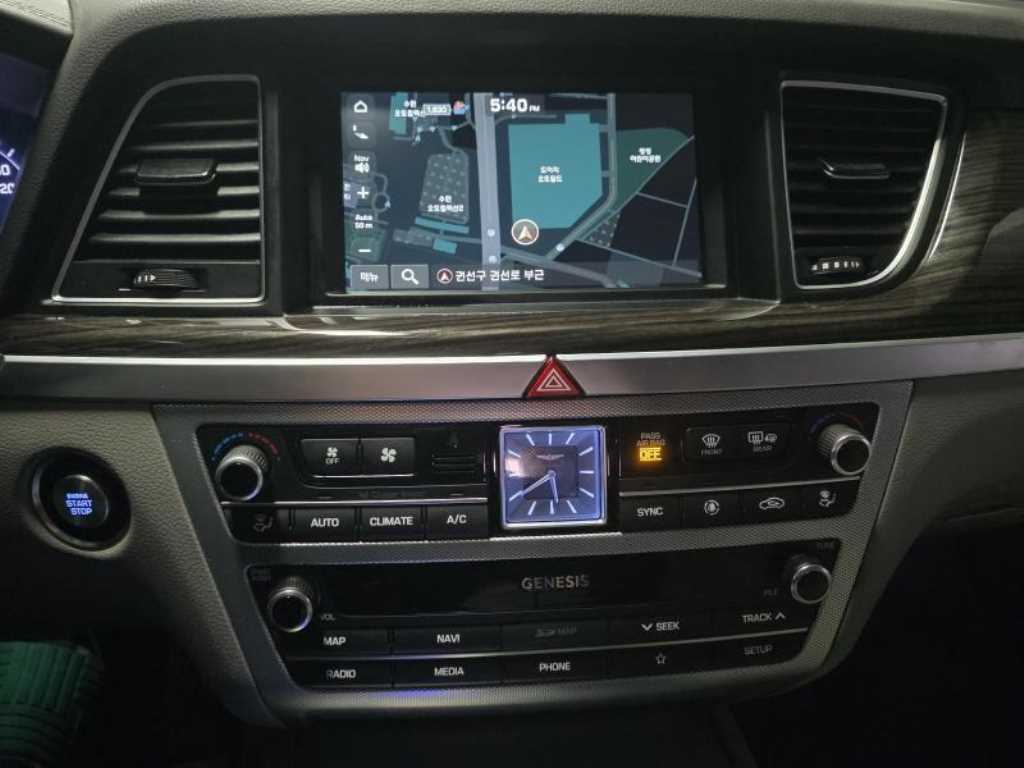 Genesis G80 - Vista 9