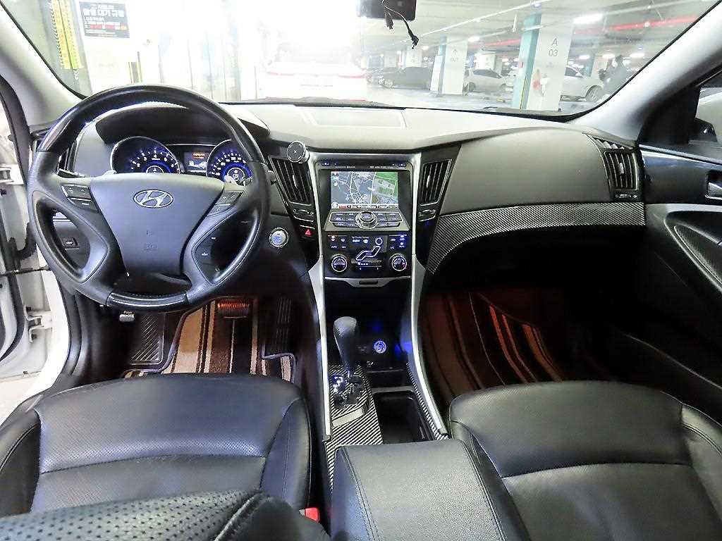 HYUNDAI Sonata - Vista 10