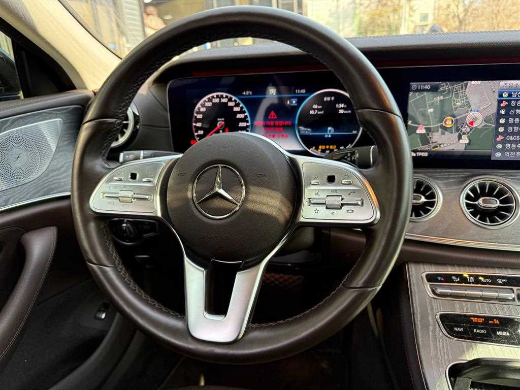 Mercedes Benz CLS Class - Vista 7