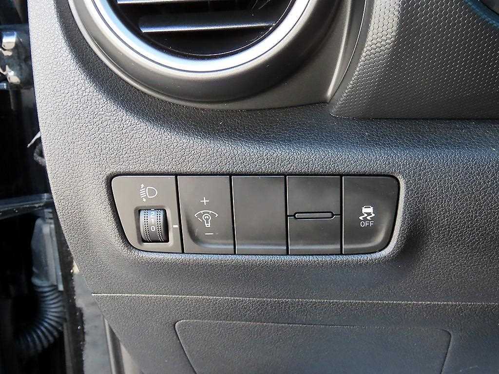 HYUNDAI Kona - Vista 12