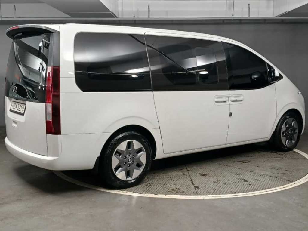 HYUNDAI Staria - Vista 4