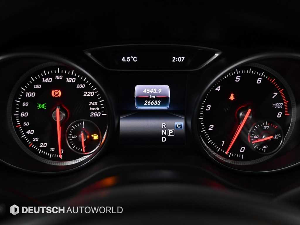 Mercedes Benz GLA Class - Vista 8