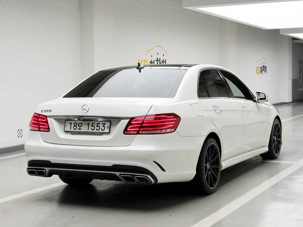 Mercedes Benz E class - Vista 4