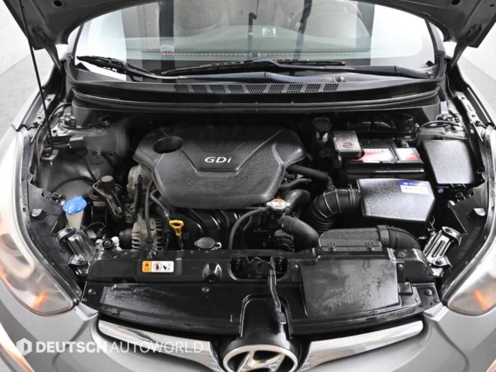 HYUNDAI Avante - Vista 6