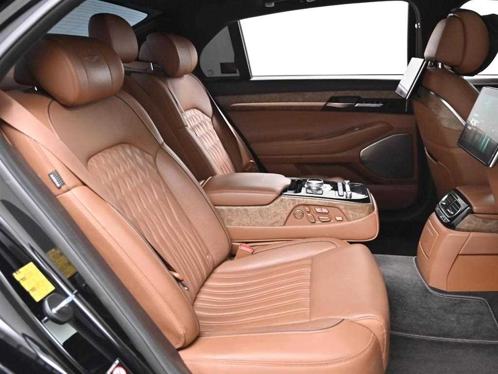 Genesis G90 - Vista 12