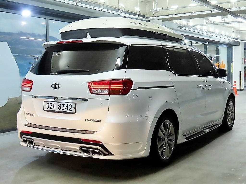 KIA Carnival - Vista 4