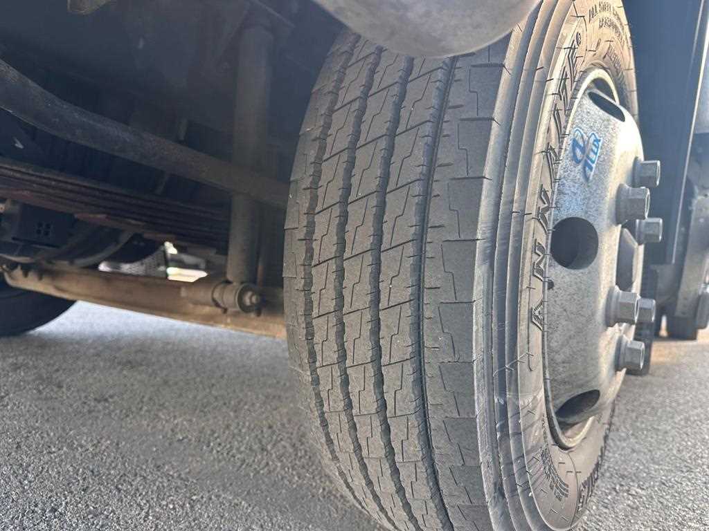 medium and large cargo truck - Vista 8