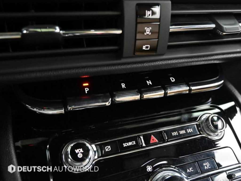 Lincoln Corsair - Vista 9