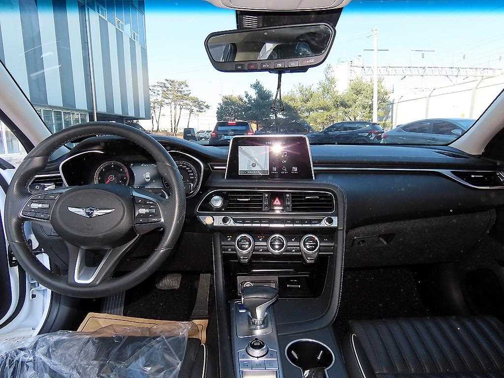 Genesis G70 - Vista 6