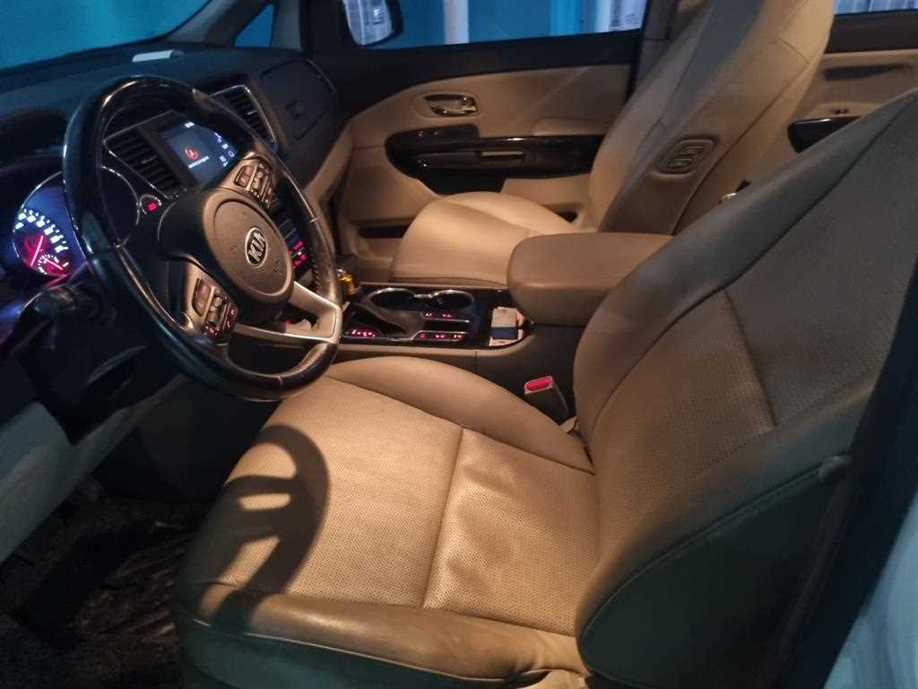 KIA Carnival - Vista 4