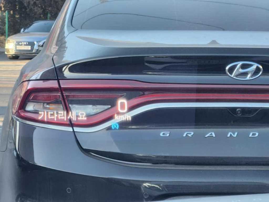 Mercedes Benz E class - Vista 4