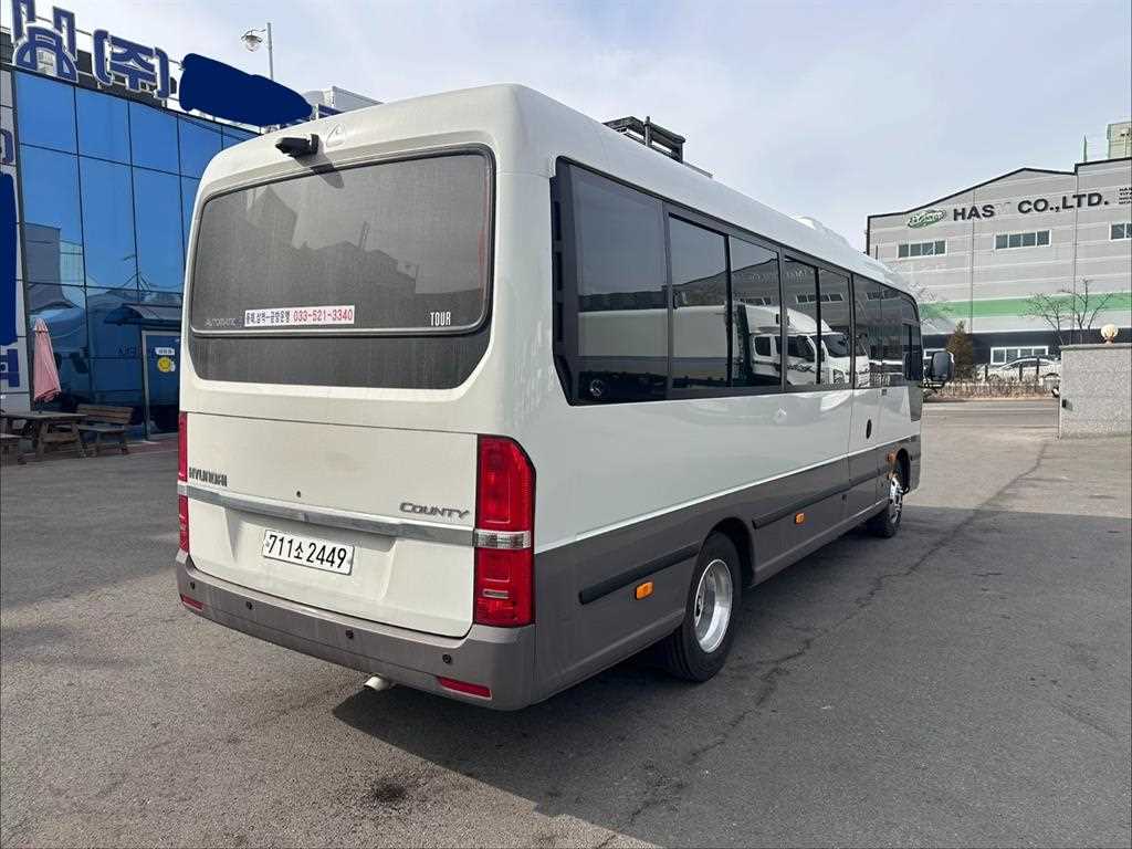 medium and large bus Hyundai bus - Vista 6