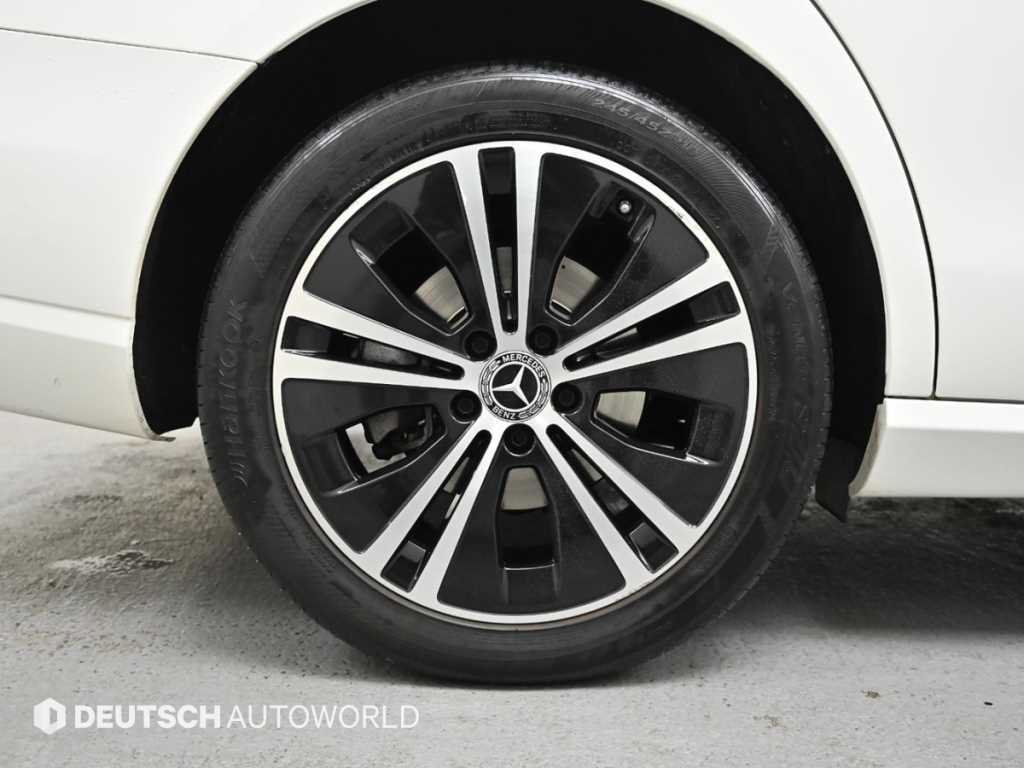 Mercedes Benz E class - Vista 6