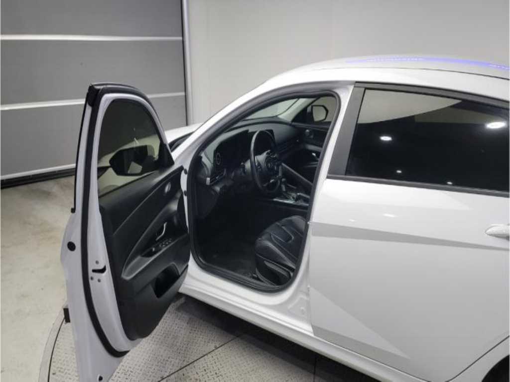 HYUNDAI Avante - Vista 5