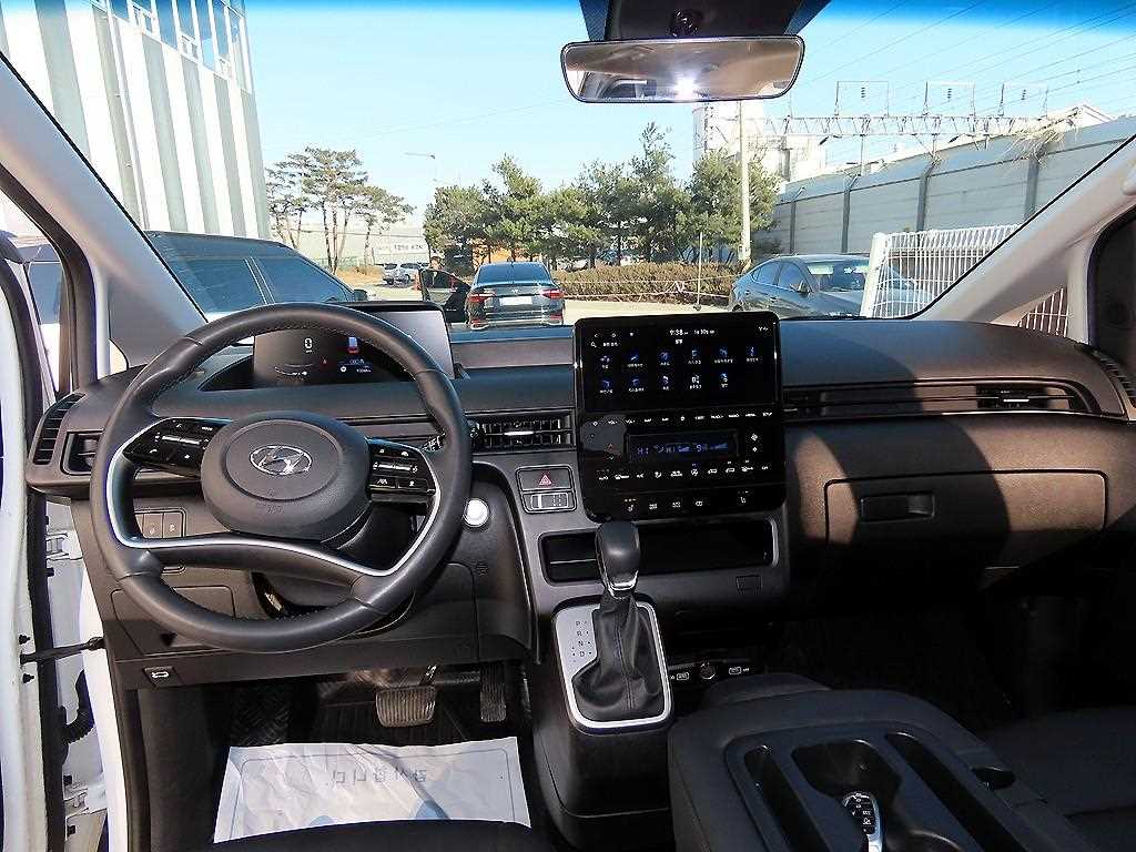 HYUNDAI Staria - Vista 8