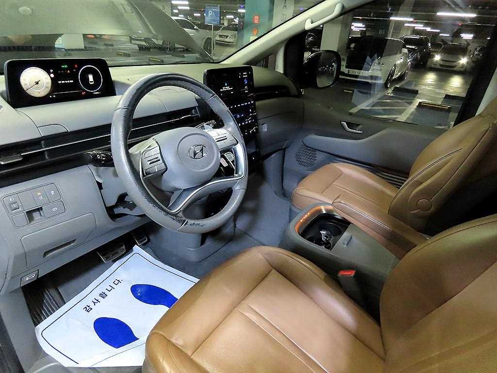 HYUNDAI Staria - Vista 10