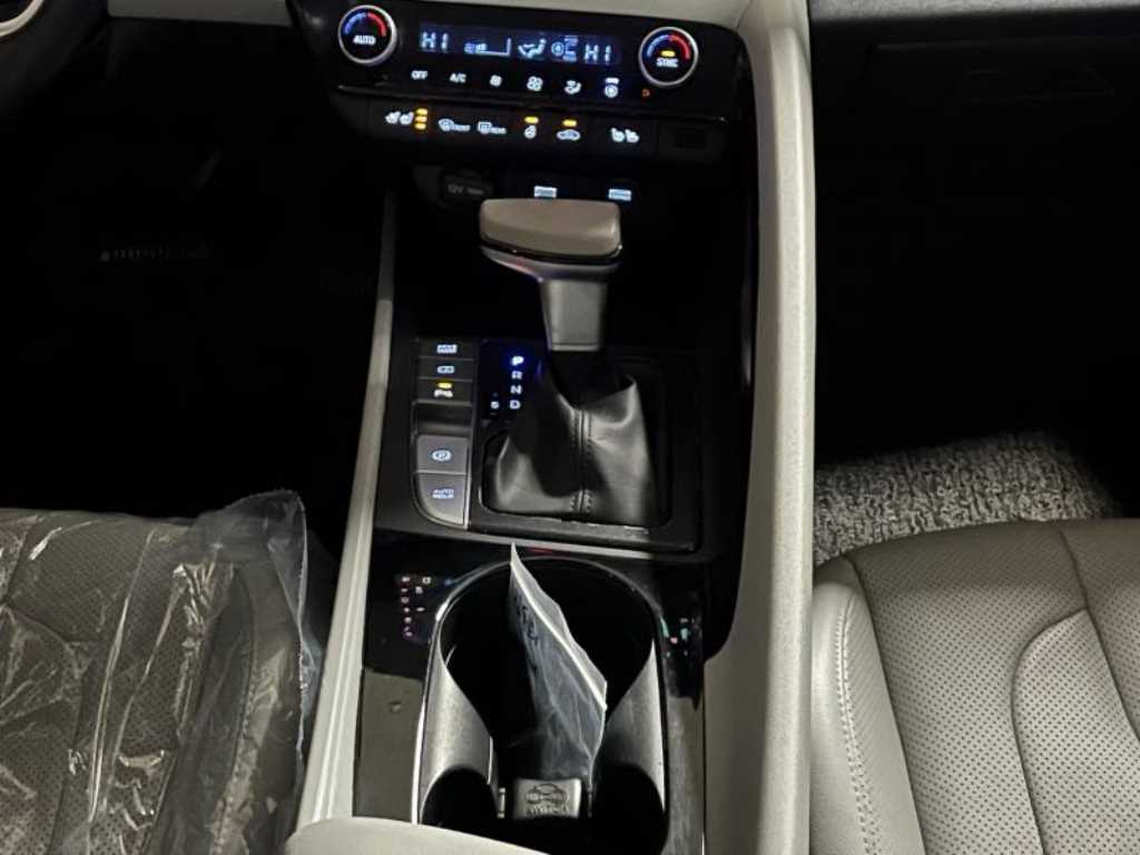 HYUNDAI Avante - Vista 9