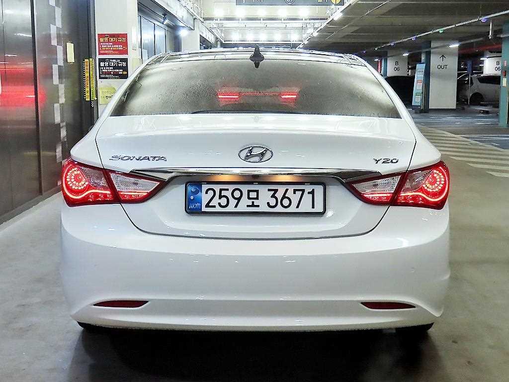 HYUNDAI Sonata - Vista 4