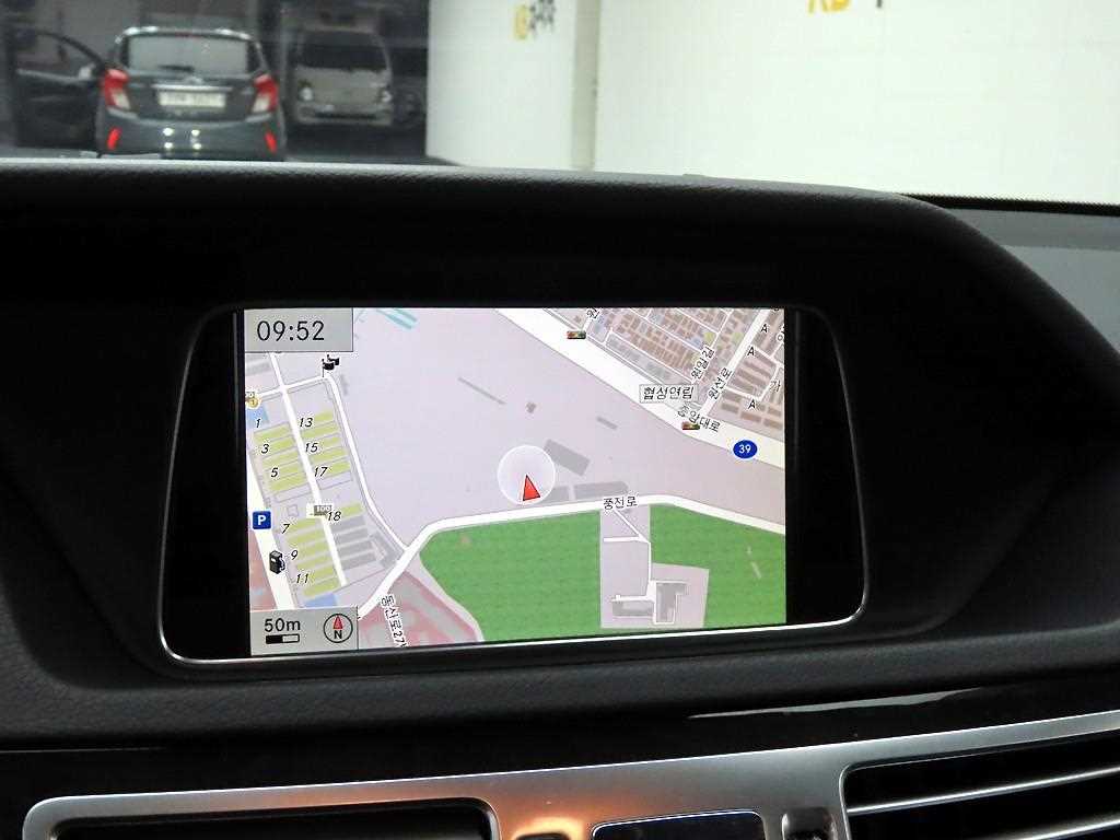 Mercedes Benz E class - Vista 9