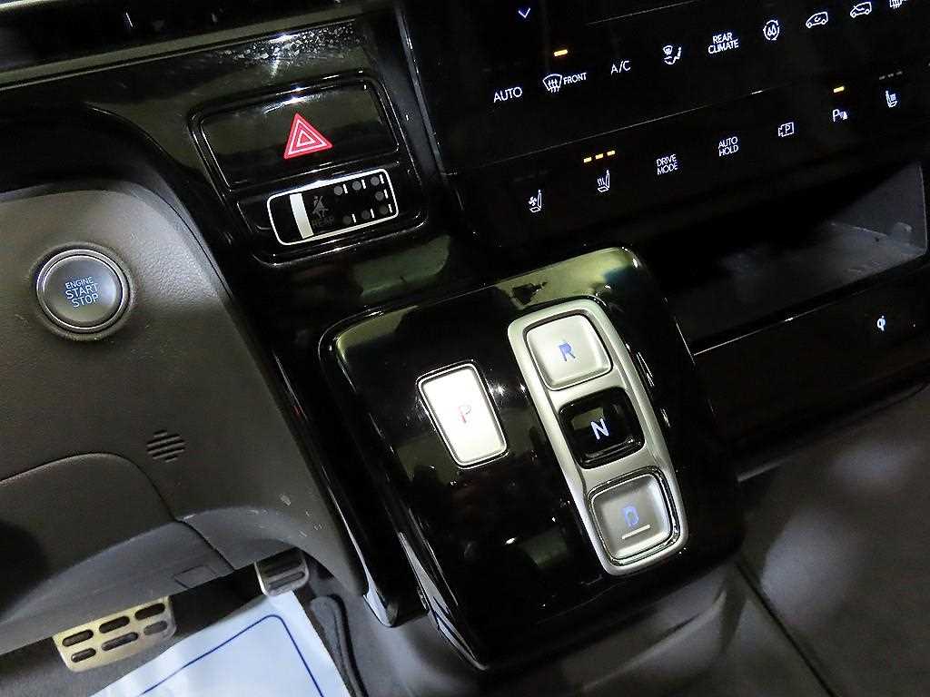 HYUNDAI Staria - Vista 12