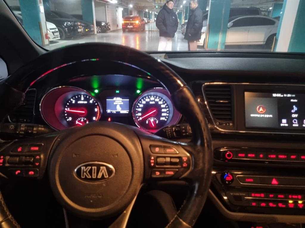 KIA Carnival - Vista 6