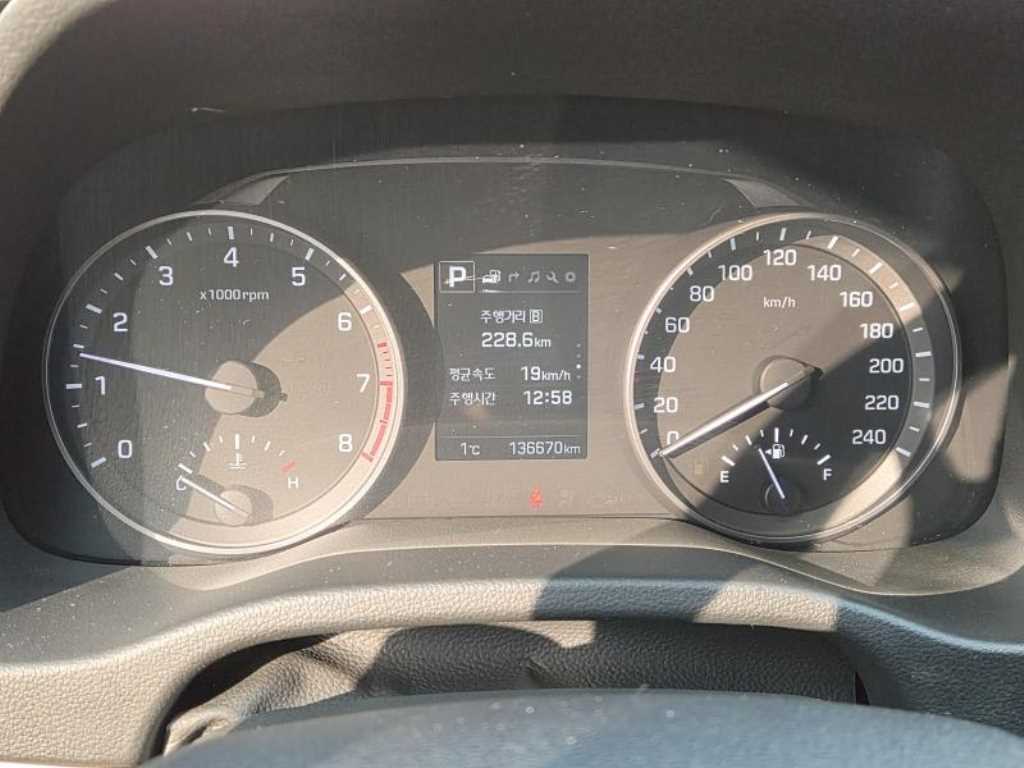 HYUNDAI Avante - Vista 7