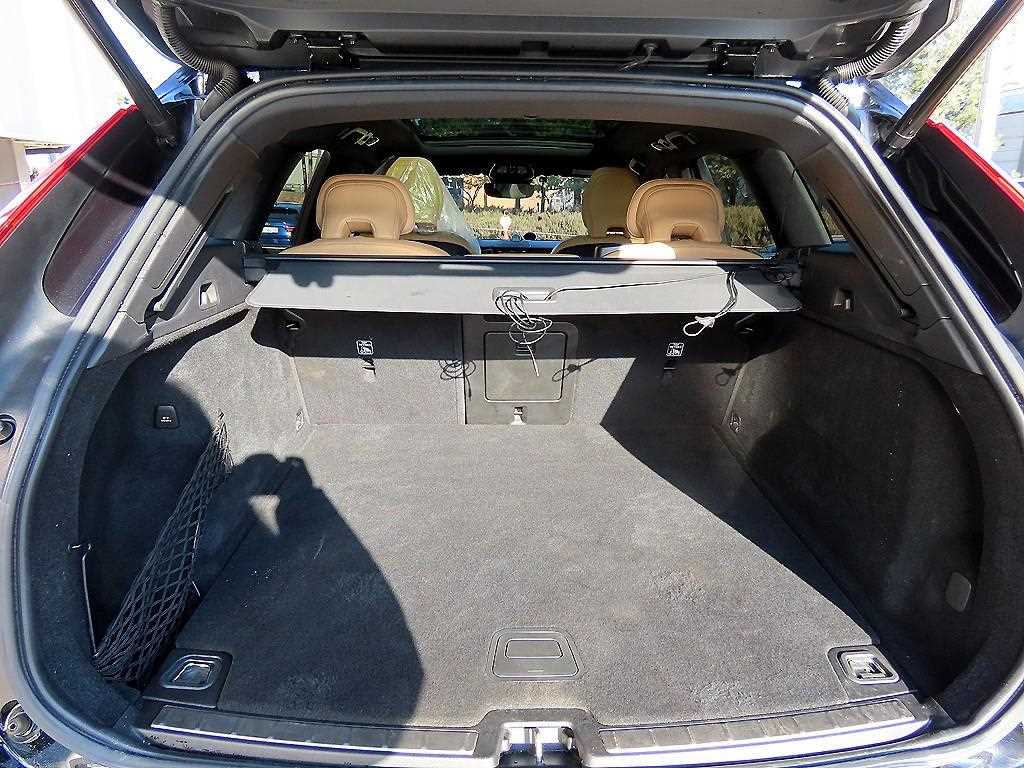 Volvo XC60 2022 Negro - Importación desde Corea - HF Imports Iquique - Foto 17