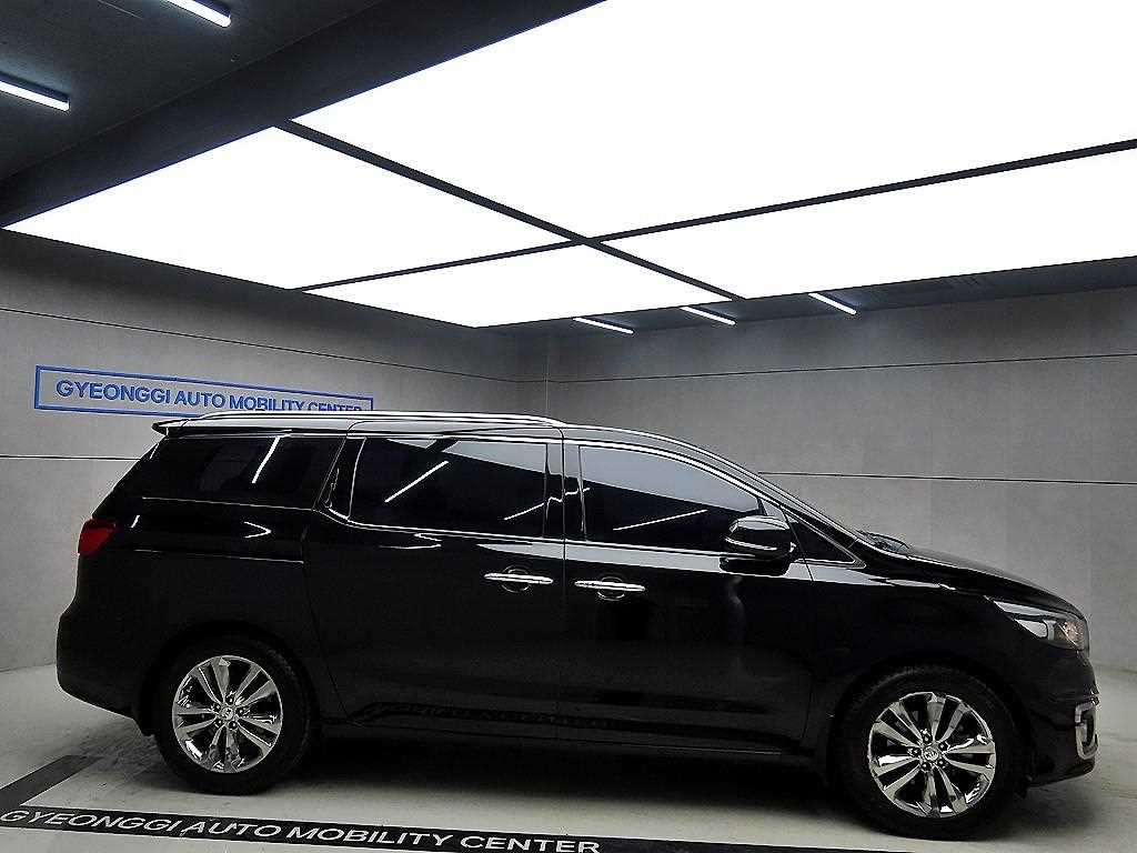 KIA Carnival - Vista 2