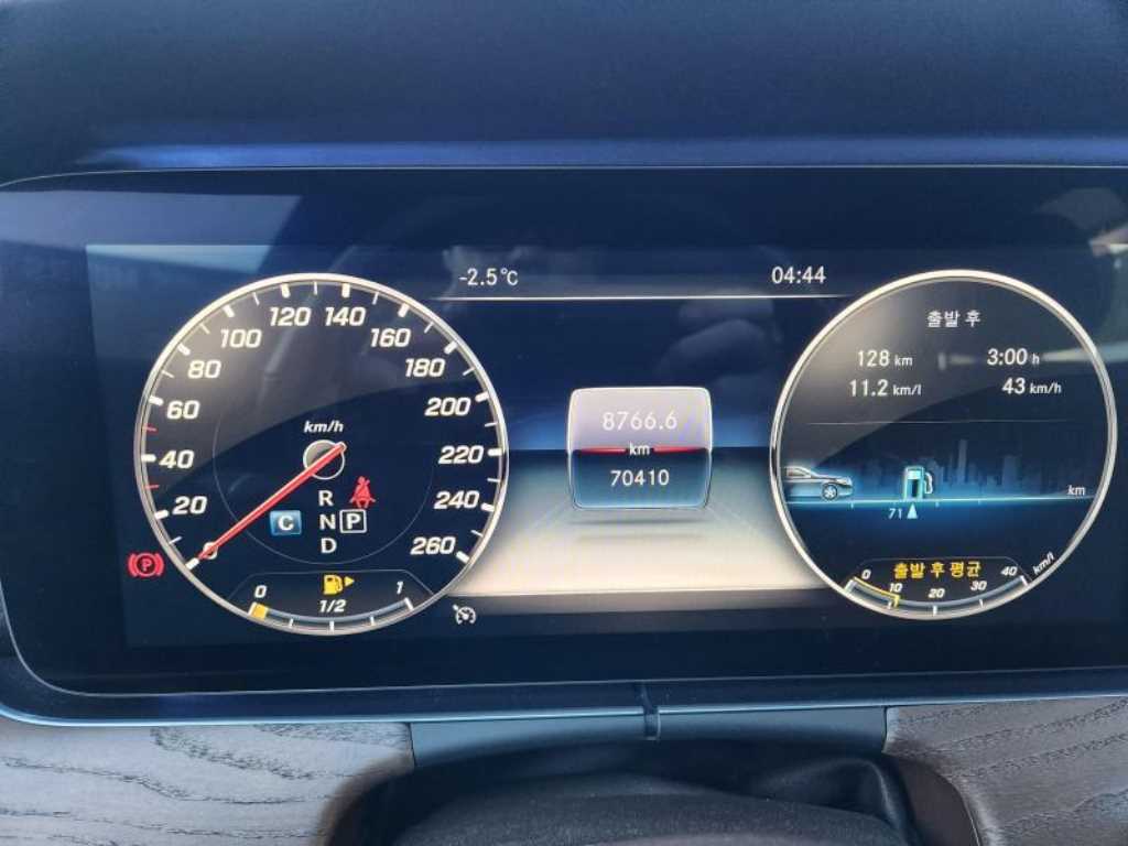 Mercedes Benz E class - Vista 3