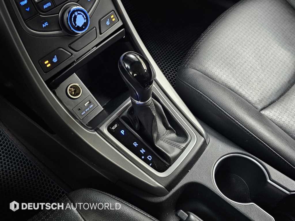 HYUNDAI Avante - Vista 9