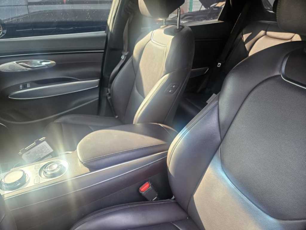 Genesis GV70 - Vista 6