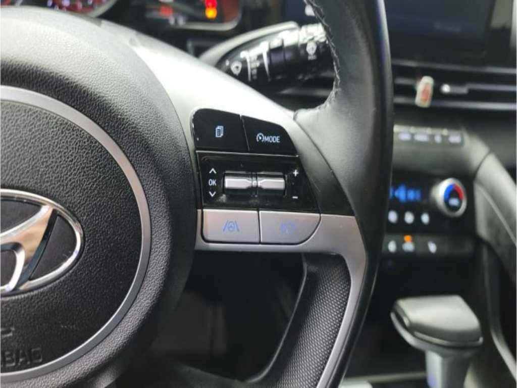 HYUNDAI Avante - Vista 9