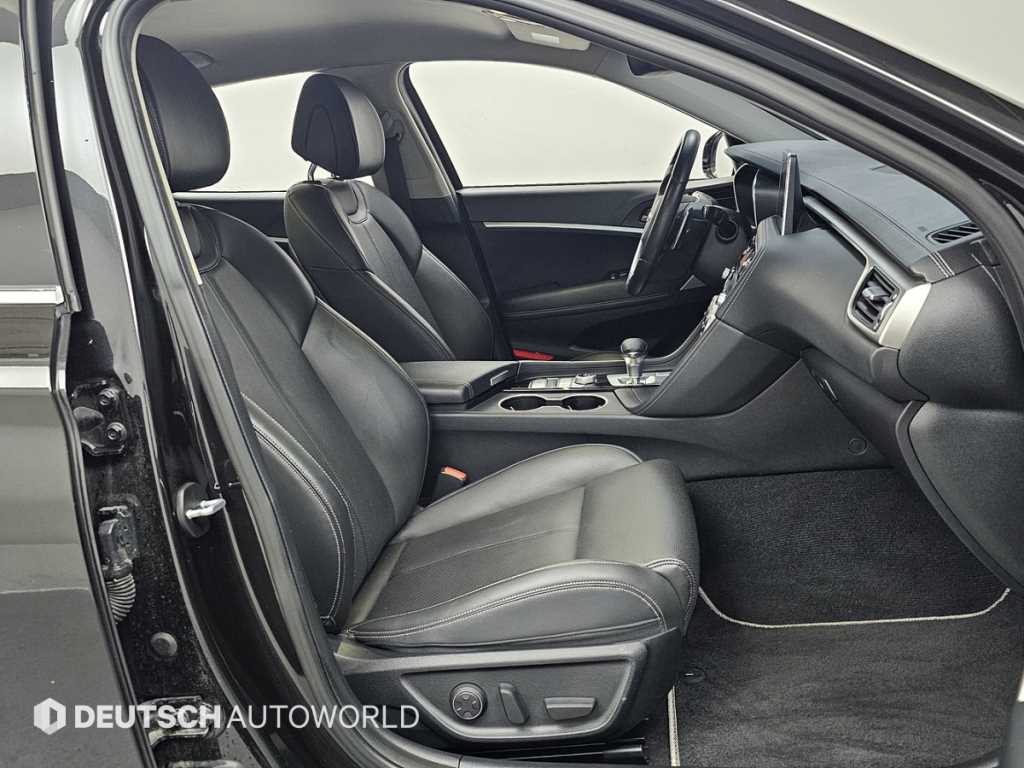 Genesis G70 - Vista 10