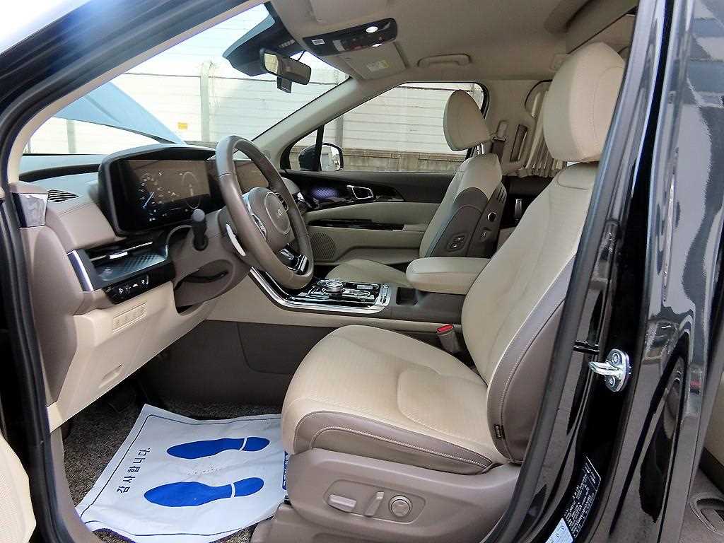 KIA Carnival - Vista 5