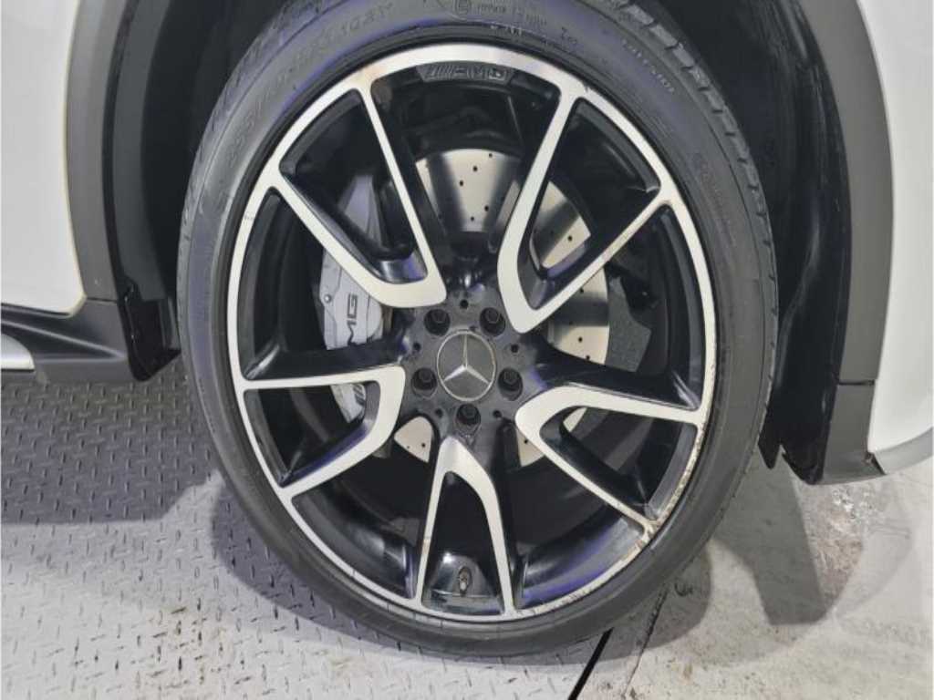 Mercedes Benz GLC Class - Vista 5