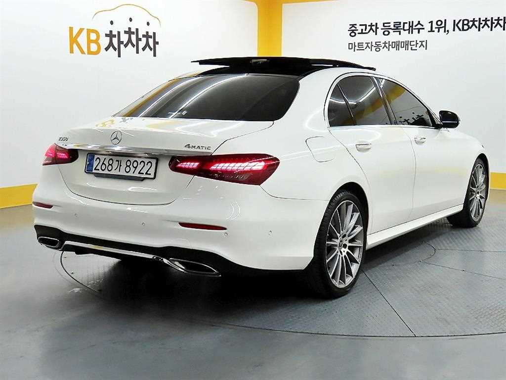 Mercedes Benz E class - Vista 4