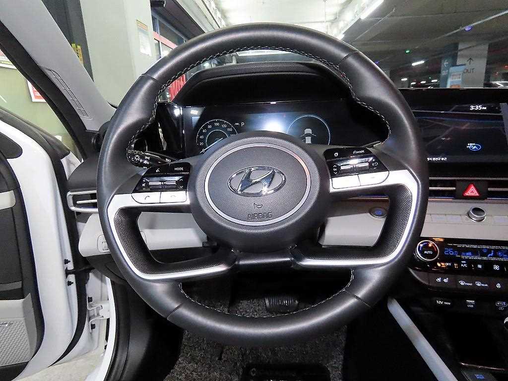 HYUNDAI Avante - Vista 8