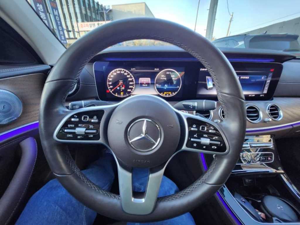 Mercedes Benz E class - Vista 6