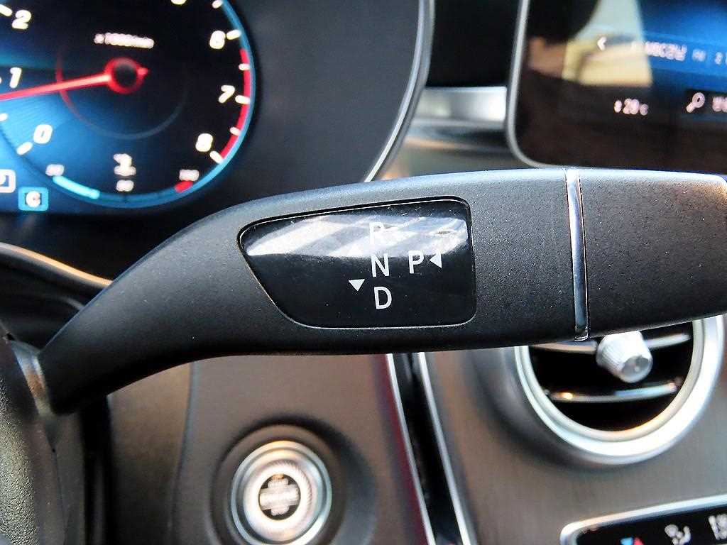 Mercedes Benz GLC Class - Vista 11