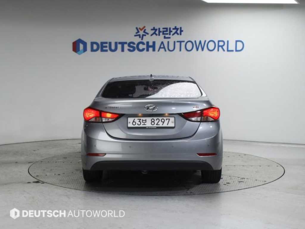 HYUNDAI Avante - Vista 4