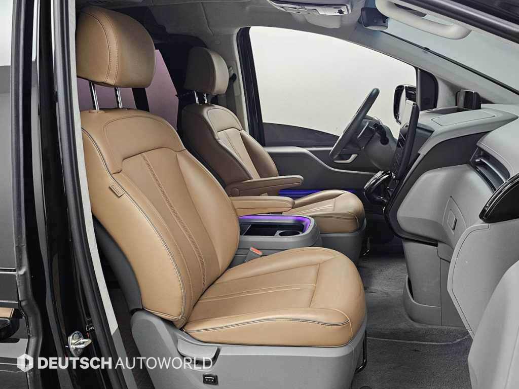 HYUNDAI Staria - Vista 10