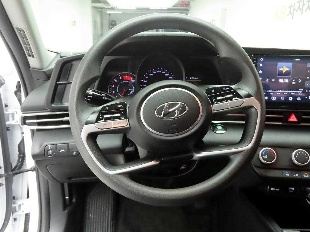 HYUNDAI Avante - Vista 7