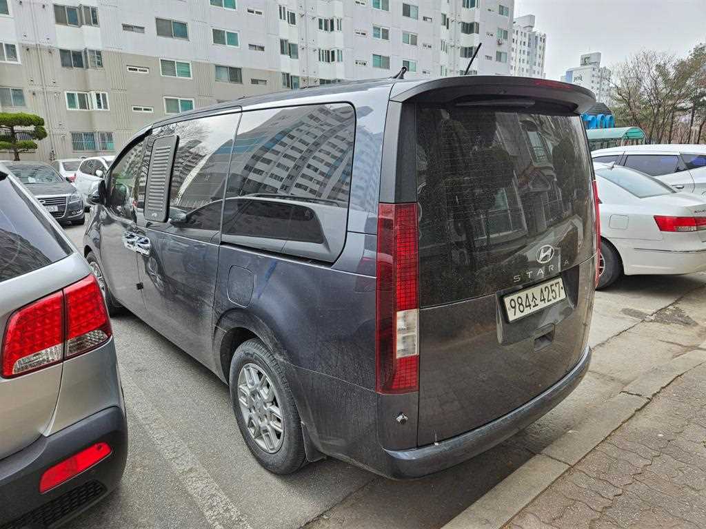 HYUNDAI Staria - Vista 4