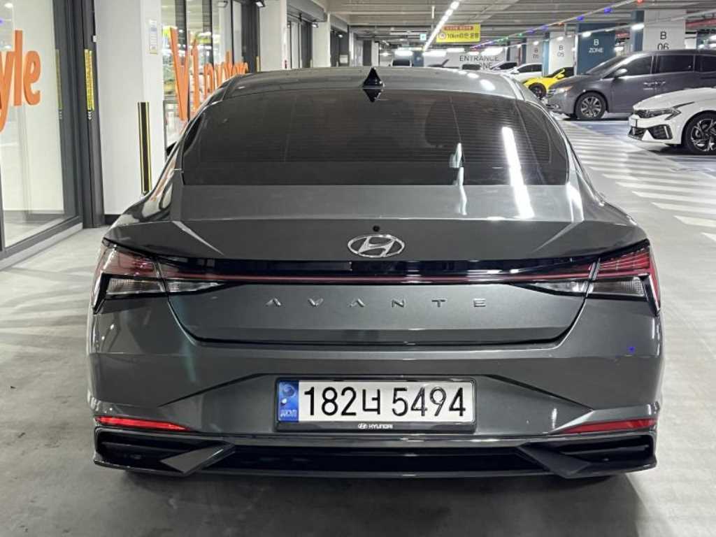 HYUNDAI Avante - Vista 5